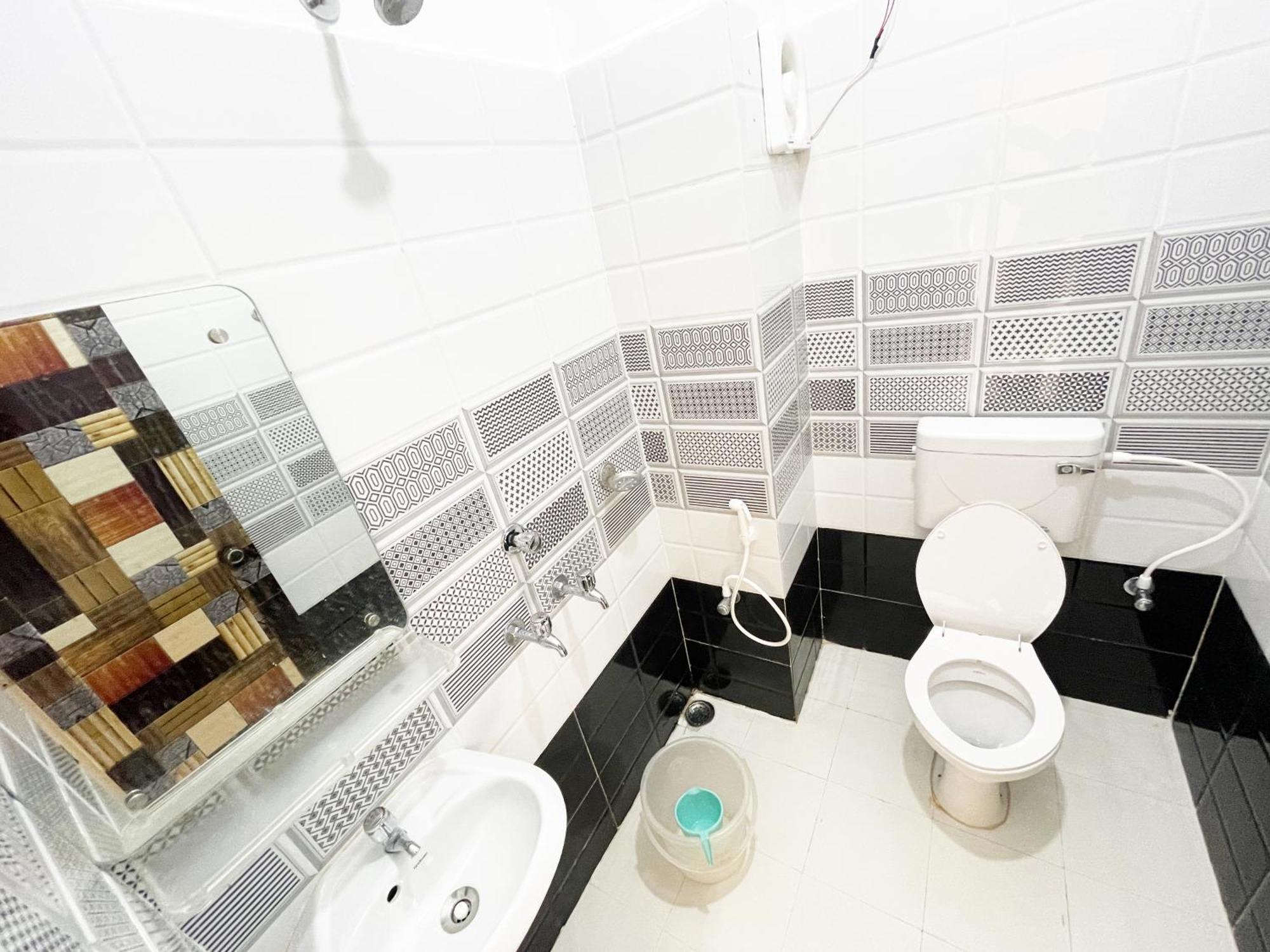 Hotel Seven Inn By Seven Group Puri Esterno foto