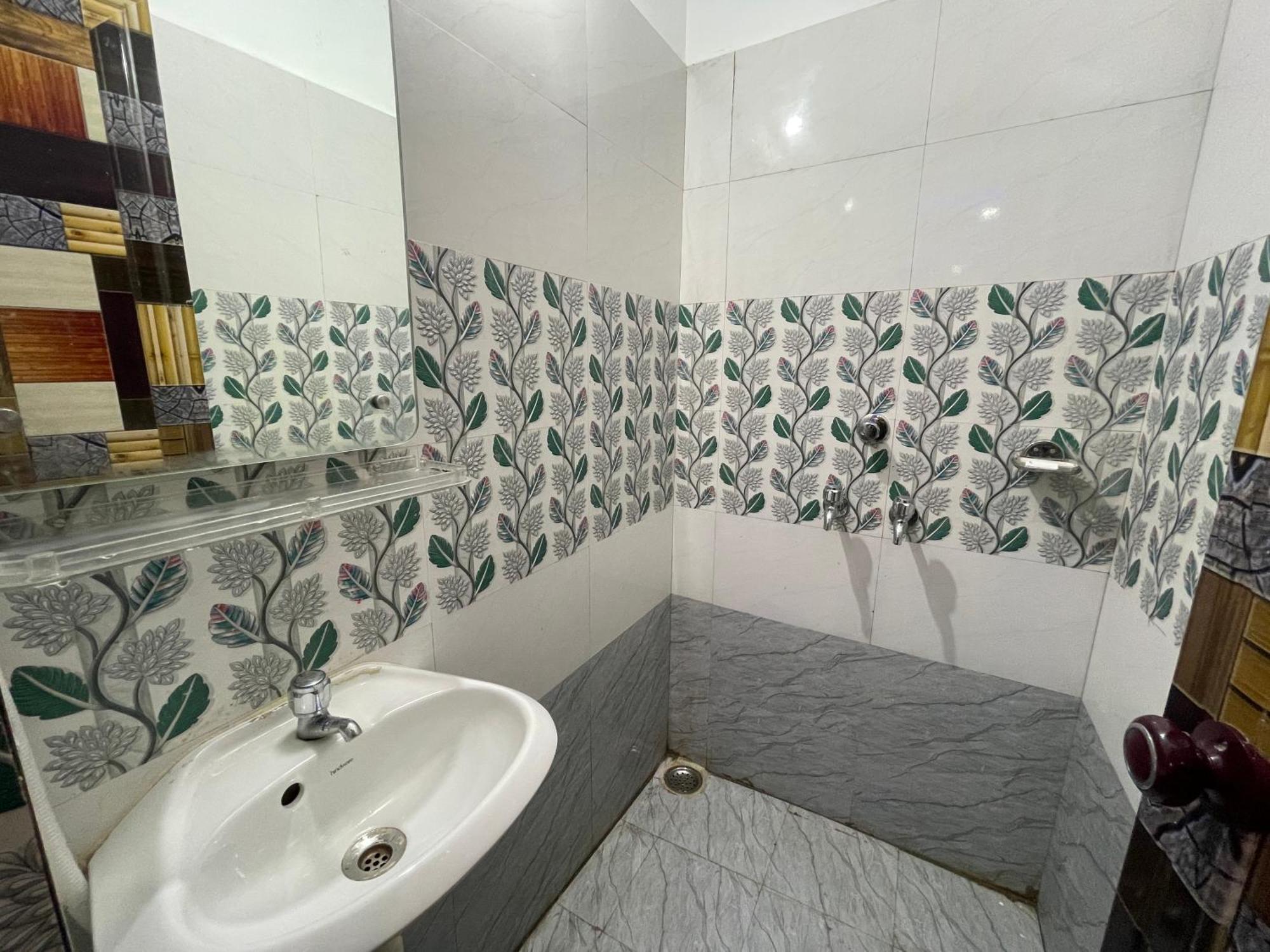 Hotel Seven Inn By Seven Group Puri Esterno foto
