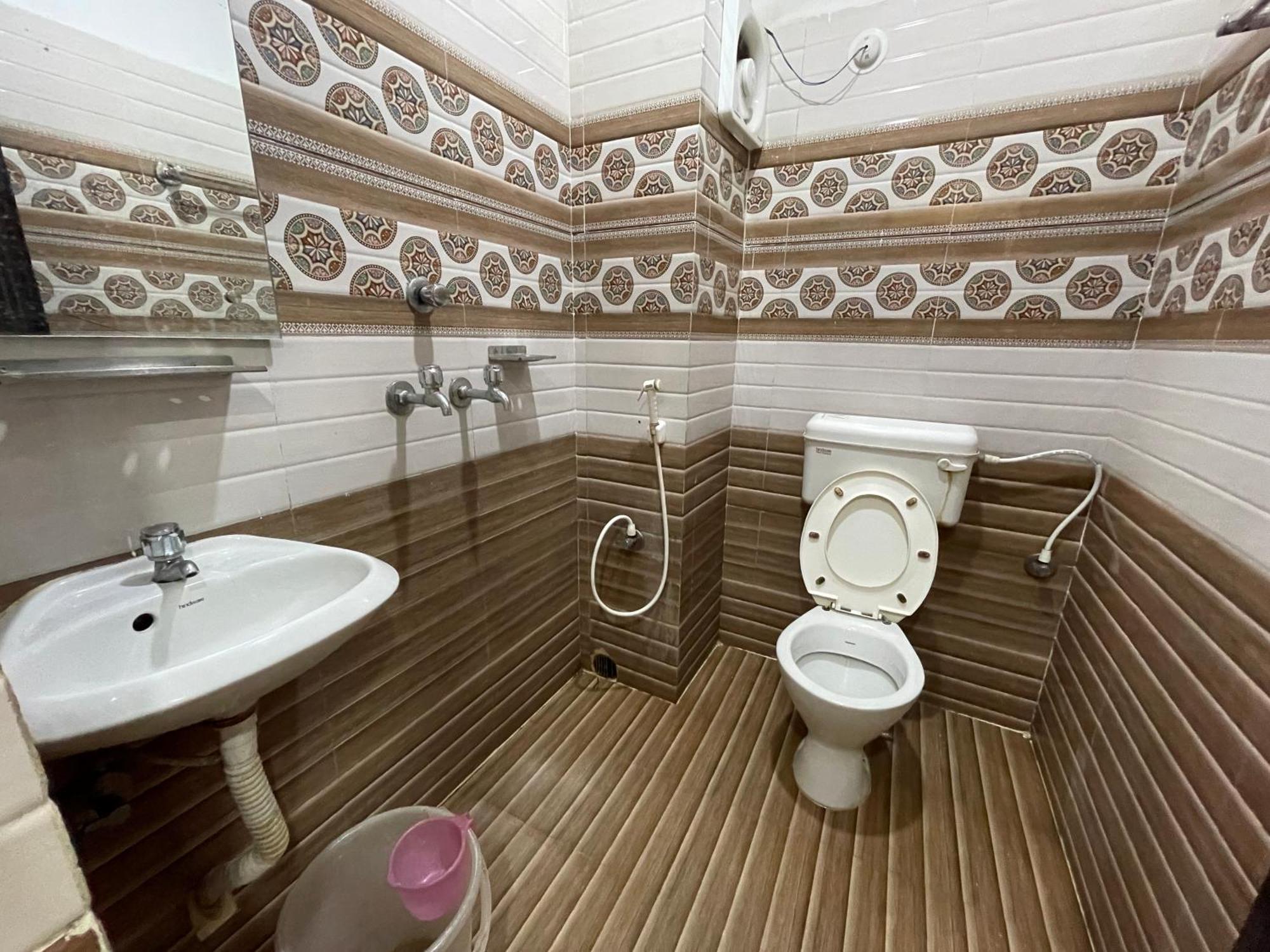Hotel Seven Inn By Seven Group Puri Esterno foto