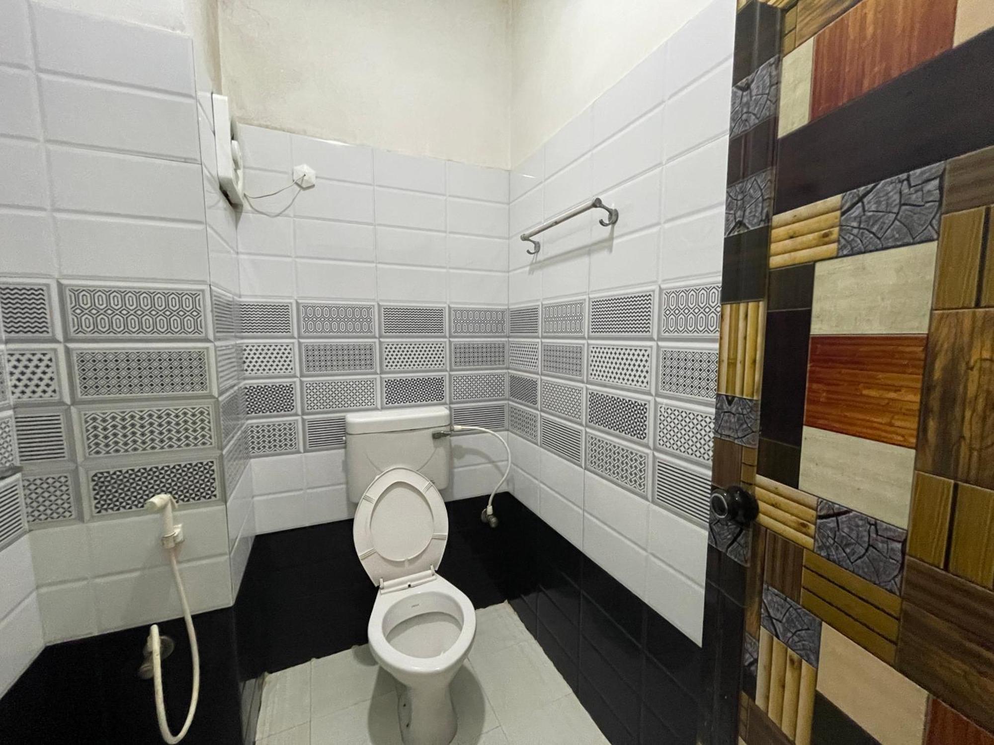 Hotel Seven Inn By Seven Group Puri Esterno foto